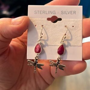 Sterling silver teardrops with dragonflies on the end, magnet does not stick